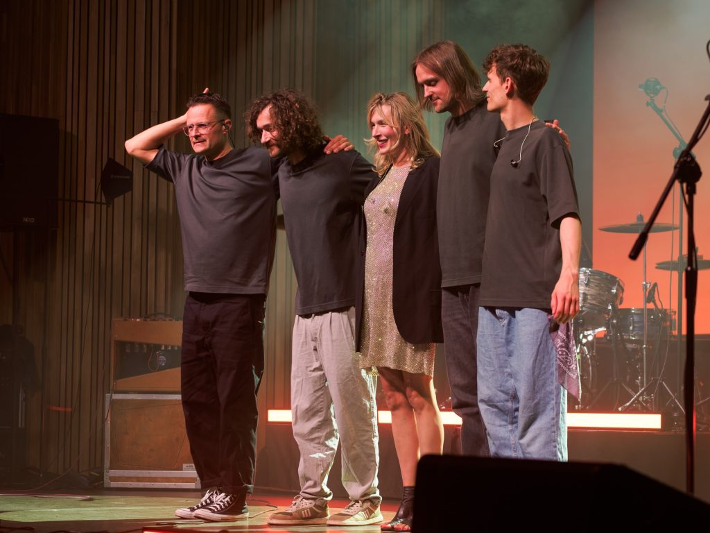Mela Koteluk z zespołem po koncercie mcrJAZZ 2026